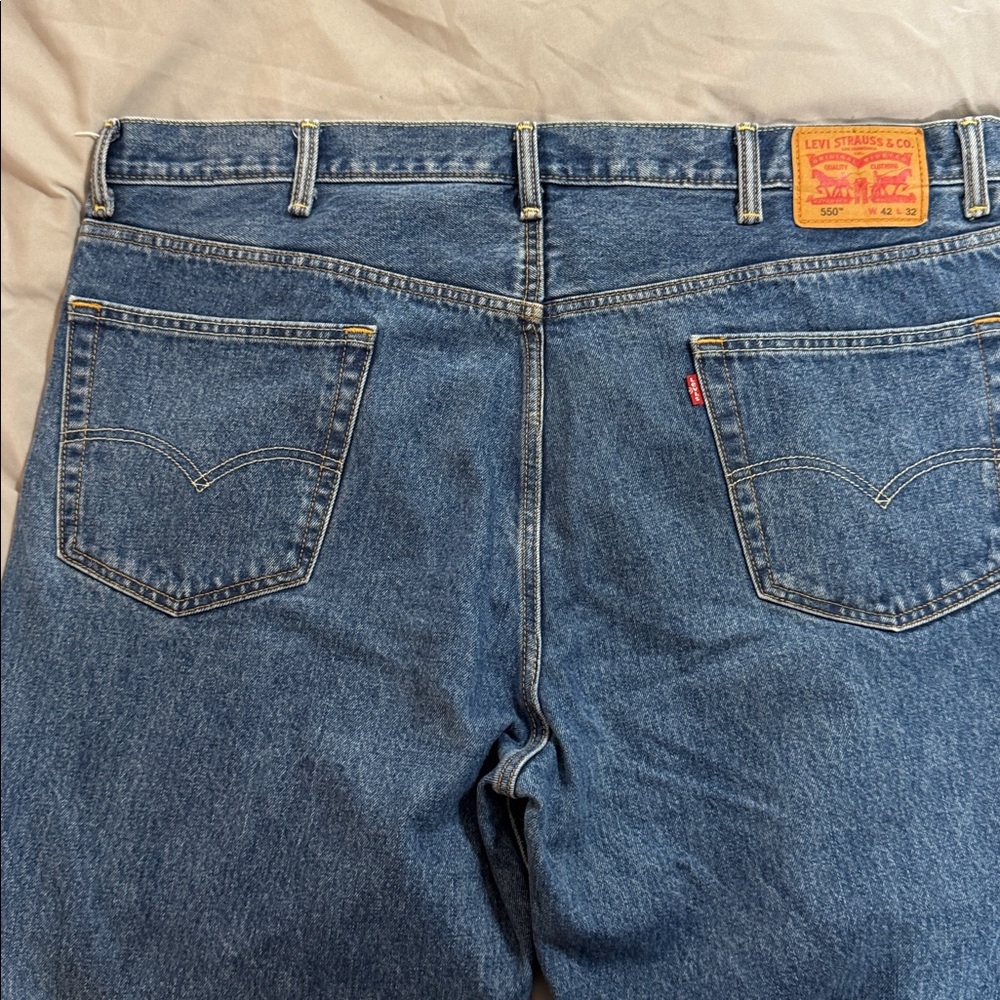 Levi's 550 Relaxed Fit Blue Jeans 42 x 32 - Picture 3 of 4